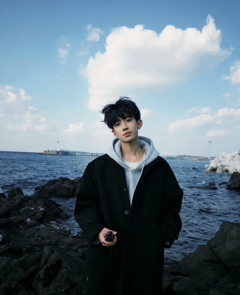 trai đẹp trung quốc mặc hoodie phong cách trẻ