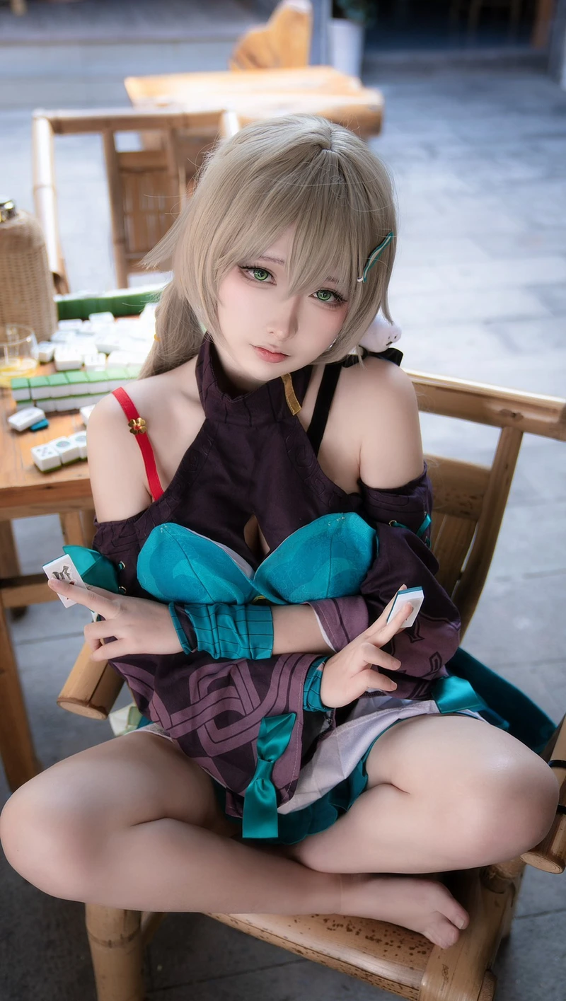 Ảnh Eririchyan cosplay trang phục tinh tế nổi bật cuốn hút