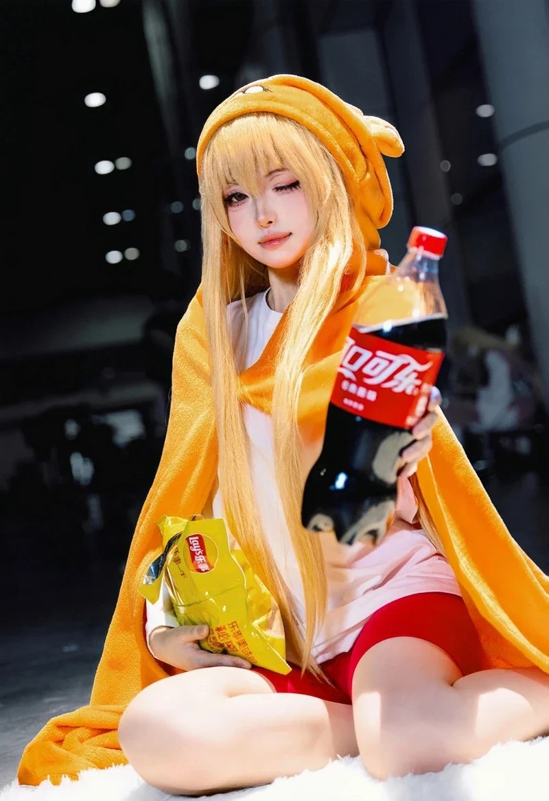 Ảnh Umaru cosplay nhẹ nhàng trong không gian đời thường