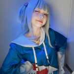 Ảnh Yaoyaoqwq Gawr Gura cosplay nằm trên giường nhìn quyến rũ