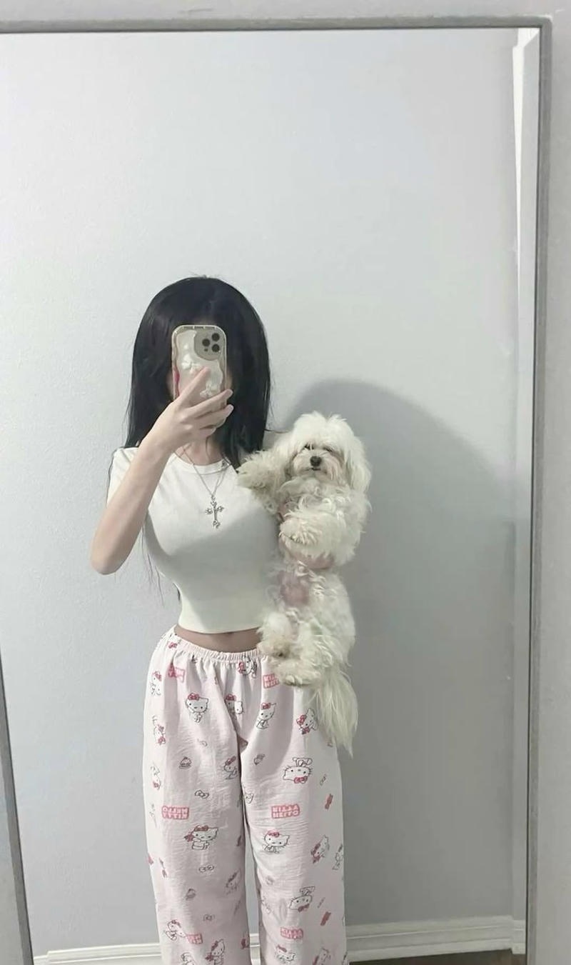 Ảnh gái đồ ngủ cute phong cách nữ tính