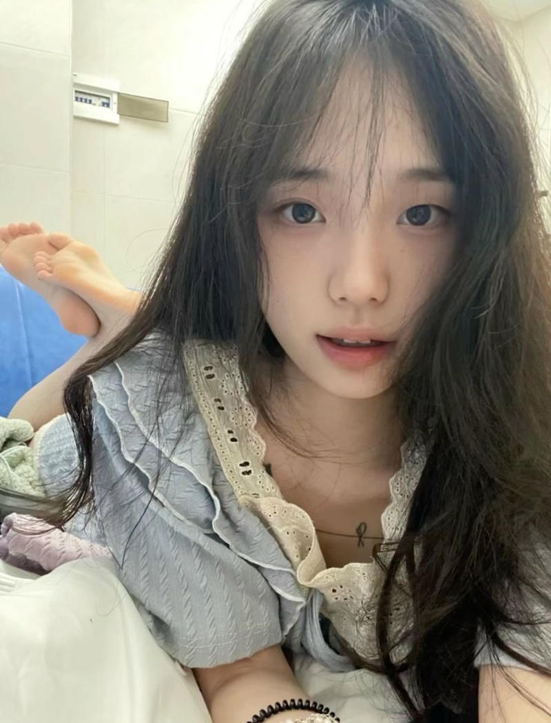 Ảnh gái xinh mặc đồ ngủ quyến rũ ánh nhìn cuốn hút