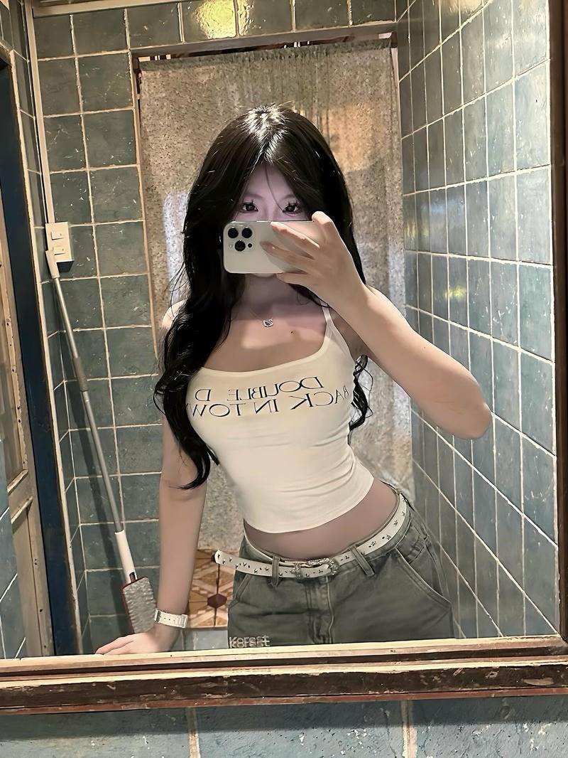 Ảnh mạng gái selfie gần mặt cực xinh