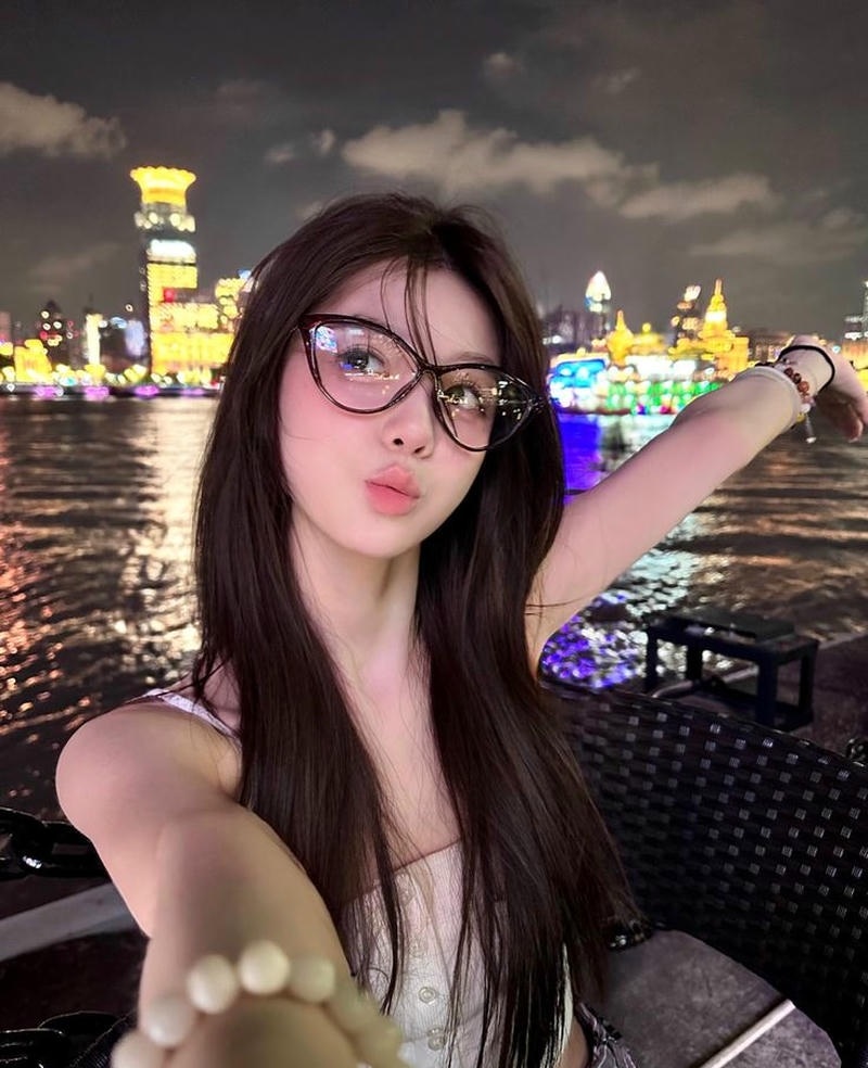 Ánh nhìn dịu dàng thể hiện hình ảnh gái cute