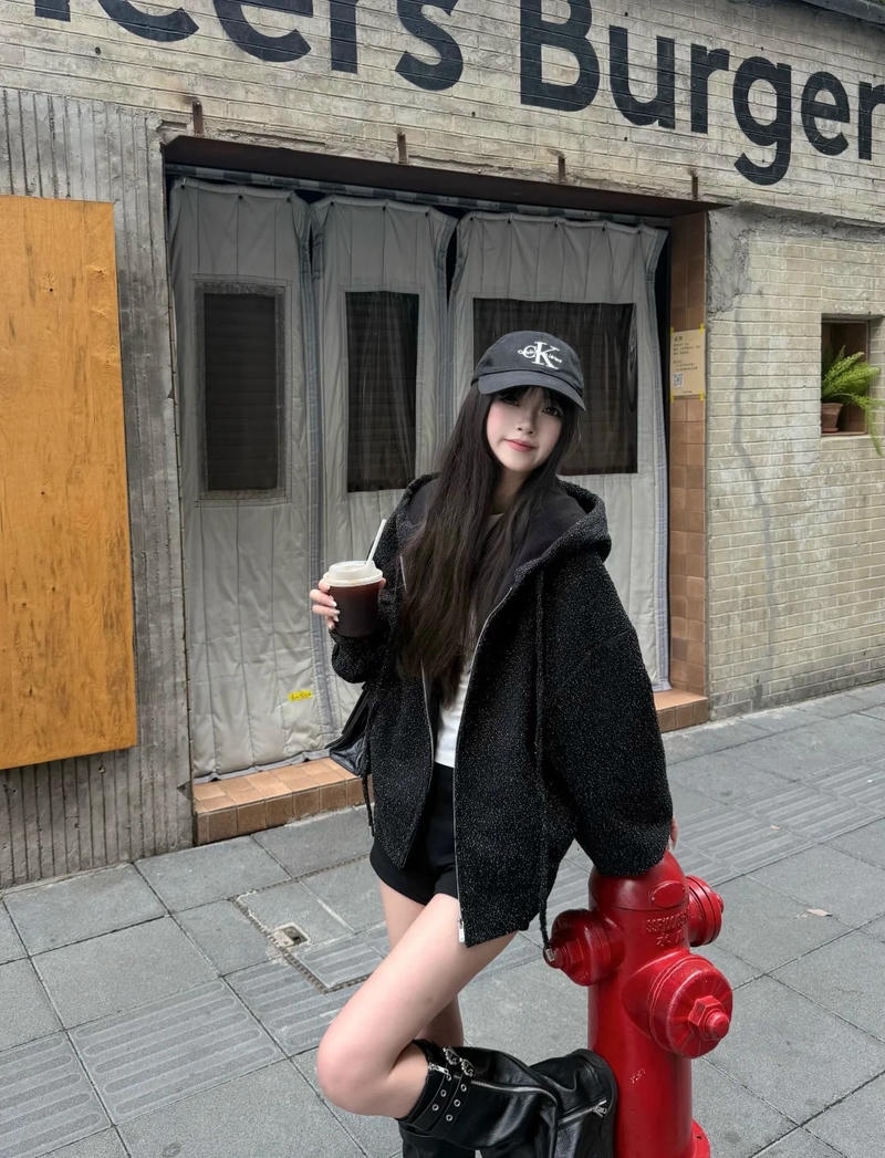 Biểu cảm bí ẩn làm nổi bật phong cách Douyin girl