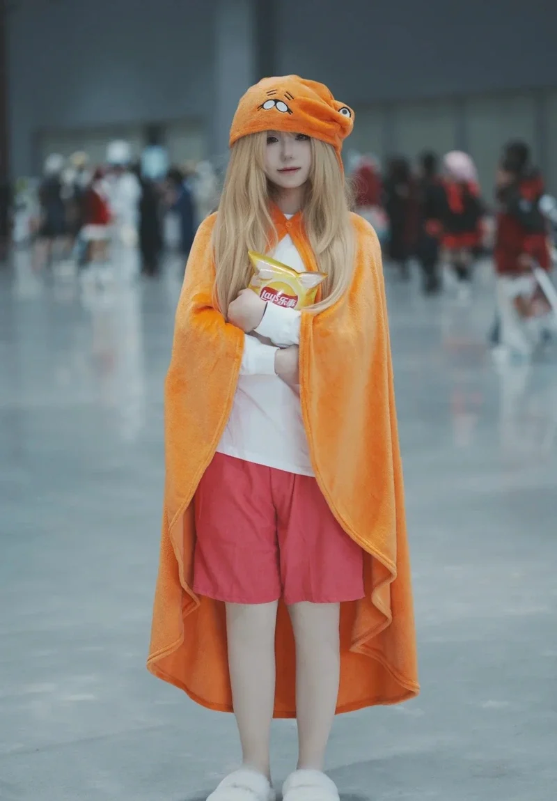 Biểu cảm lười biếng đặc trưng trong concept Umaru cosplay