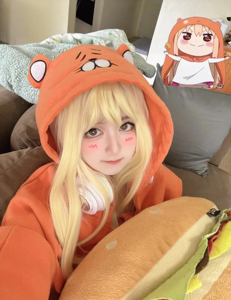 Cosplay nhân vật Umaru với tạo hình gấu cam quen thuộc