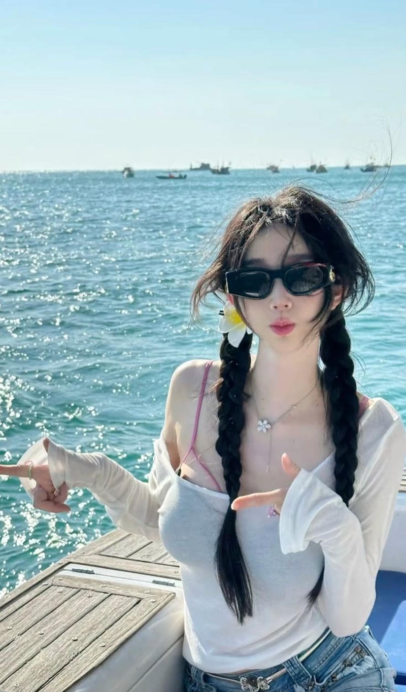 Gái xinh Trung Quốc ngầu phong cách street style