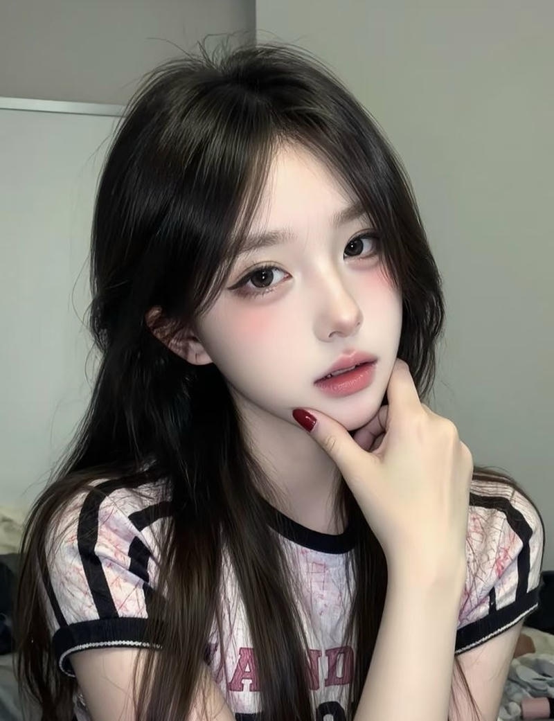 Gương mặt cool girl thể hiện vibe gái trung ngầu