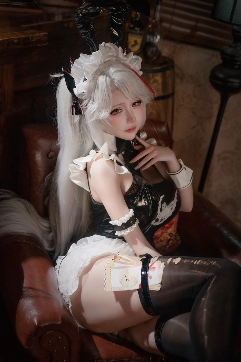 Hình ảnh Eririchyan trong outfit anime thần thái lạnh lùng cuốn hút