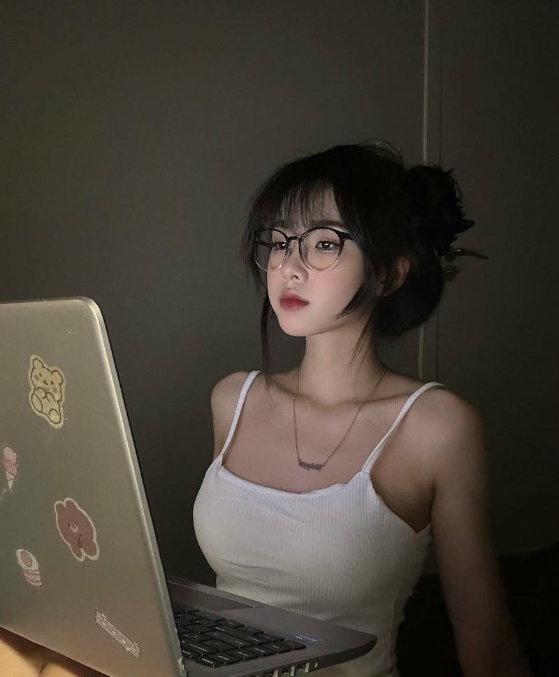 Hình ảnh gái cute ánh mắt long lanh nổi bật