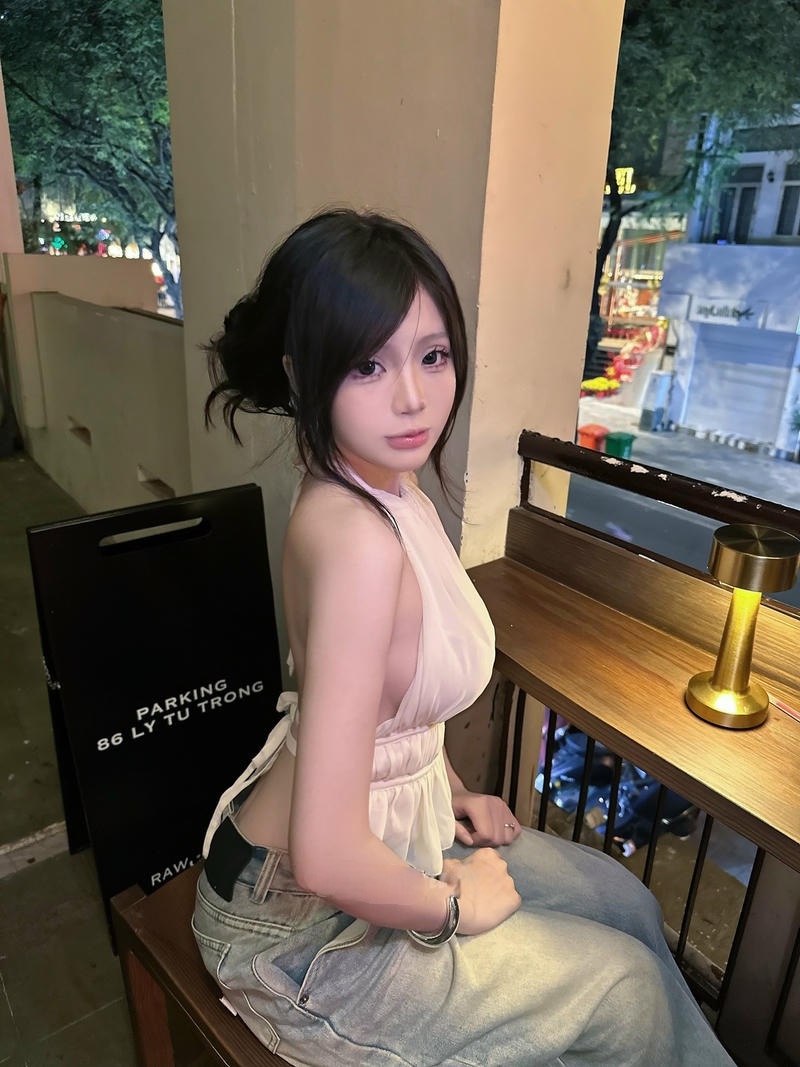 Hình ảnh gái cute ánh nhìn dịu dàng tự nhiên