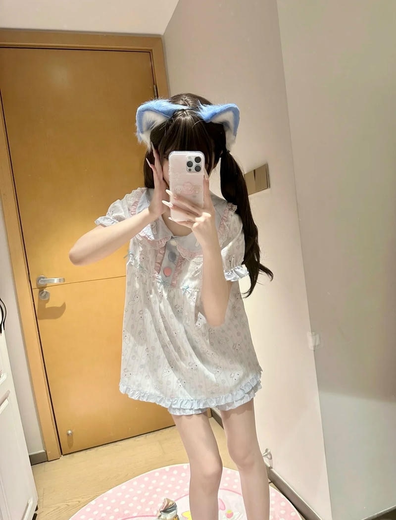 Hình ảnh gái xinh mặc đồ ngủ quyến rũ nhẹ nhàng