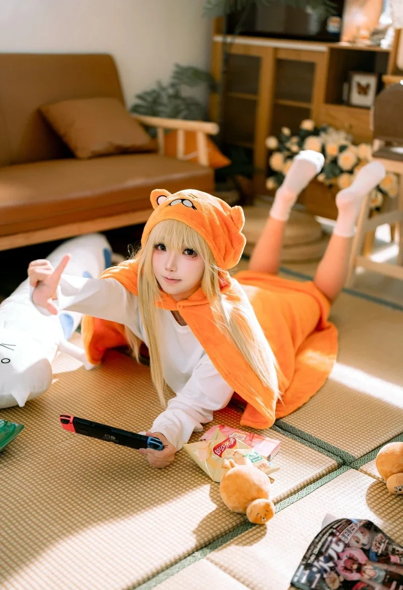 Khoảnh khắc hài hước quen thuộc của nhân vật Umaru cosplay