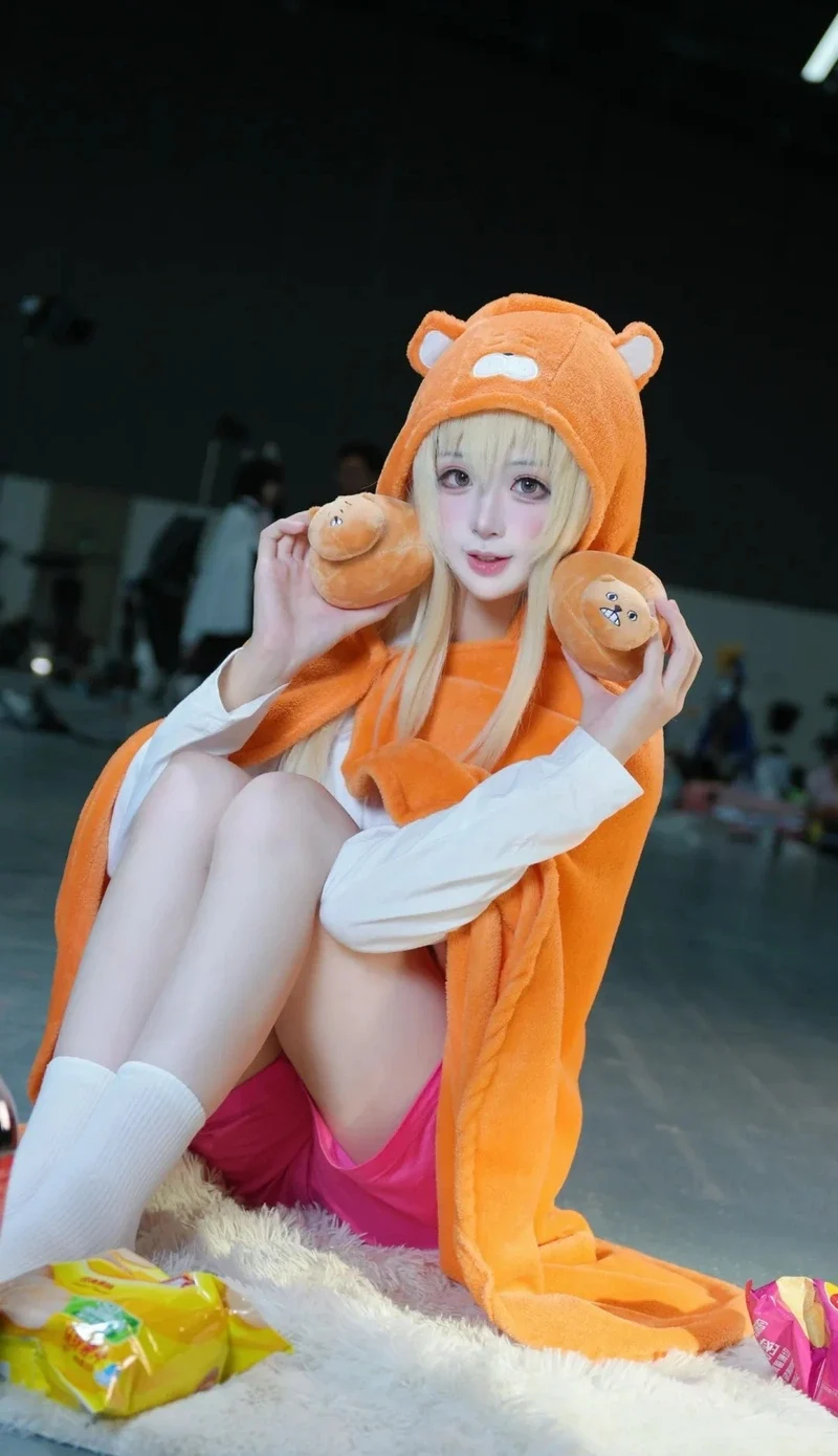 Nữ coser pose chuyên nghiệp thể hiện Umaru chan dễ thương