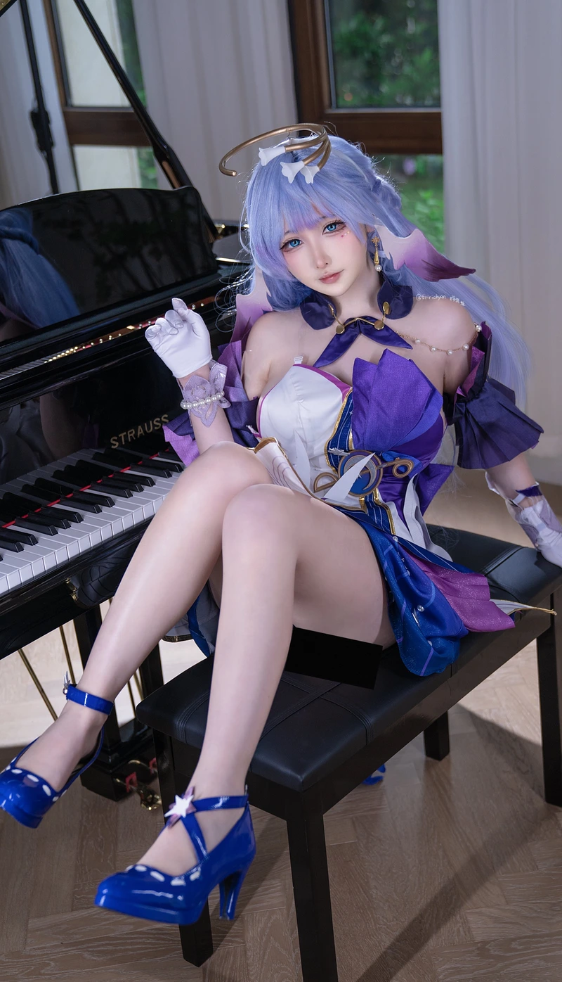 Outfit anime quyến rũ được Eririchyan thể hiện cực kỳ nổi bật