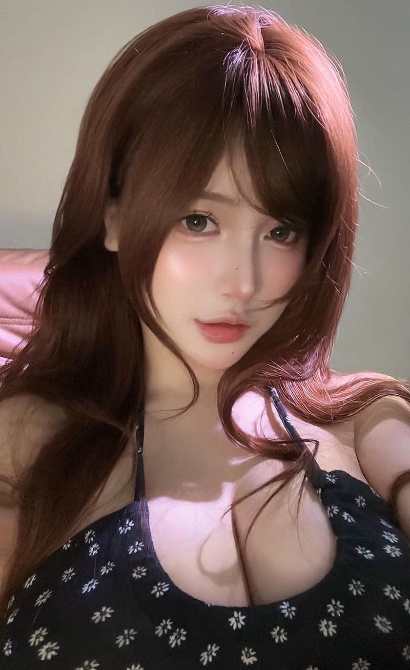Selfie cận mặt thể hiện ảnh mạng gái selfie