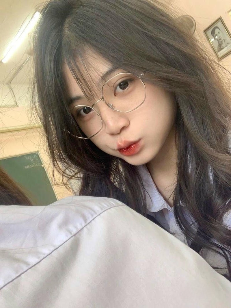 Selfie góc gần tạo nét ảnh mạng gái selfie