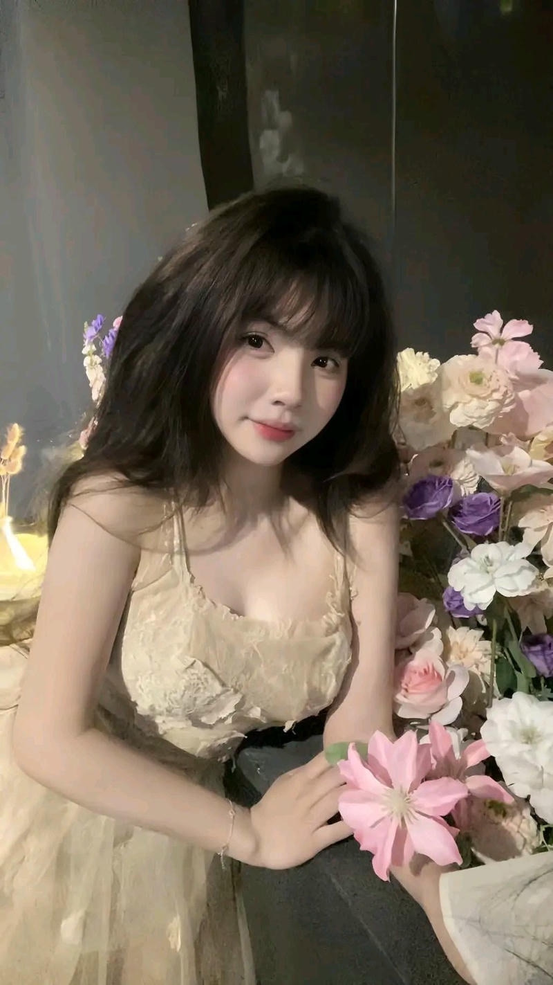 Tóc dài mềm mại tạo vẻ gái xinh mạng