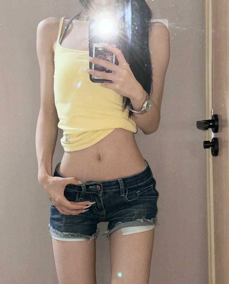Trang phục hở hang gái quần ngắn cuốn hút