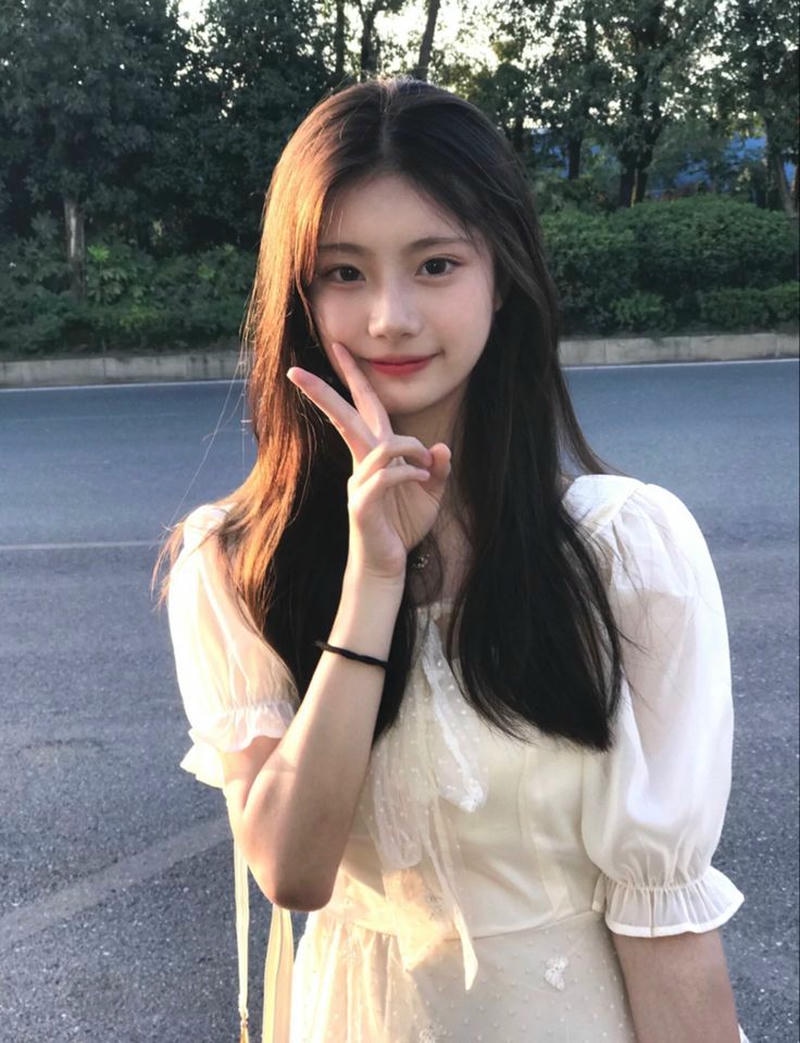 Vibe cười tươi làm nổi bật gái xinh mạng