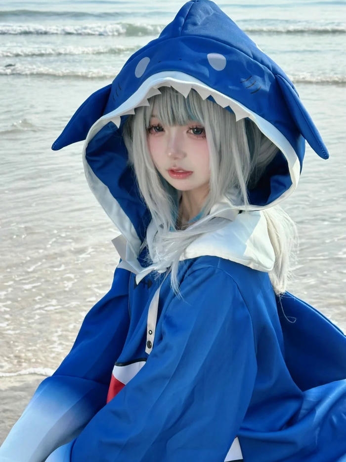 Waifu cá mập chụp ảnh toàn thân trang phục xanh