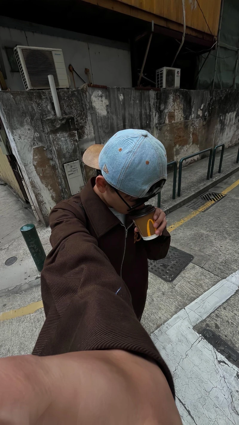 ảnh trai trung quốc che mặt đội mũ xanh