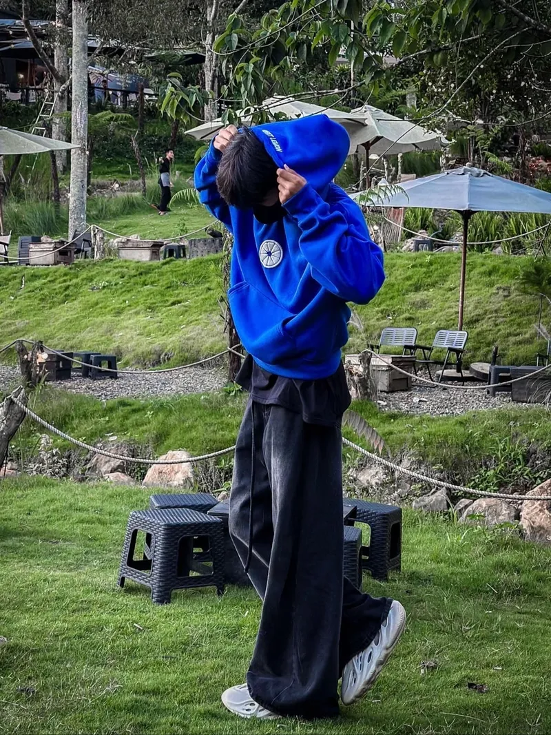 trai đẹp trung quốc che mặt mặc áo hoodie nổi bật