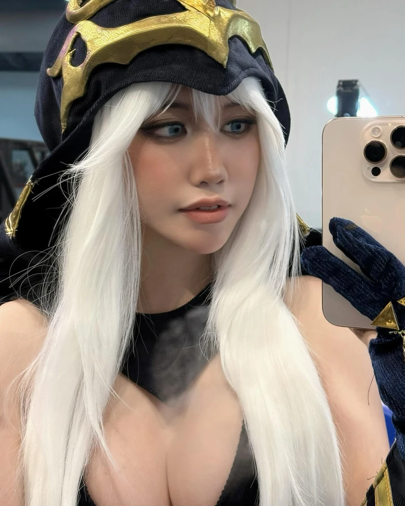 Ain Nguyen cosplay ngoài trời cùng outfit anime nữ đẹp