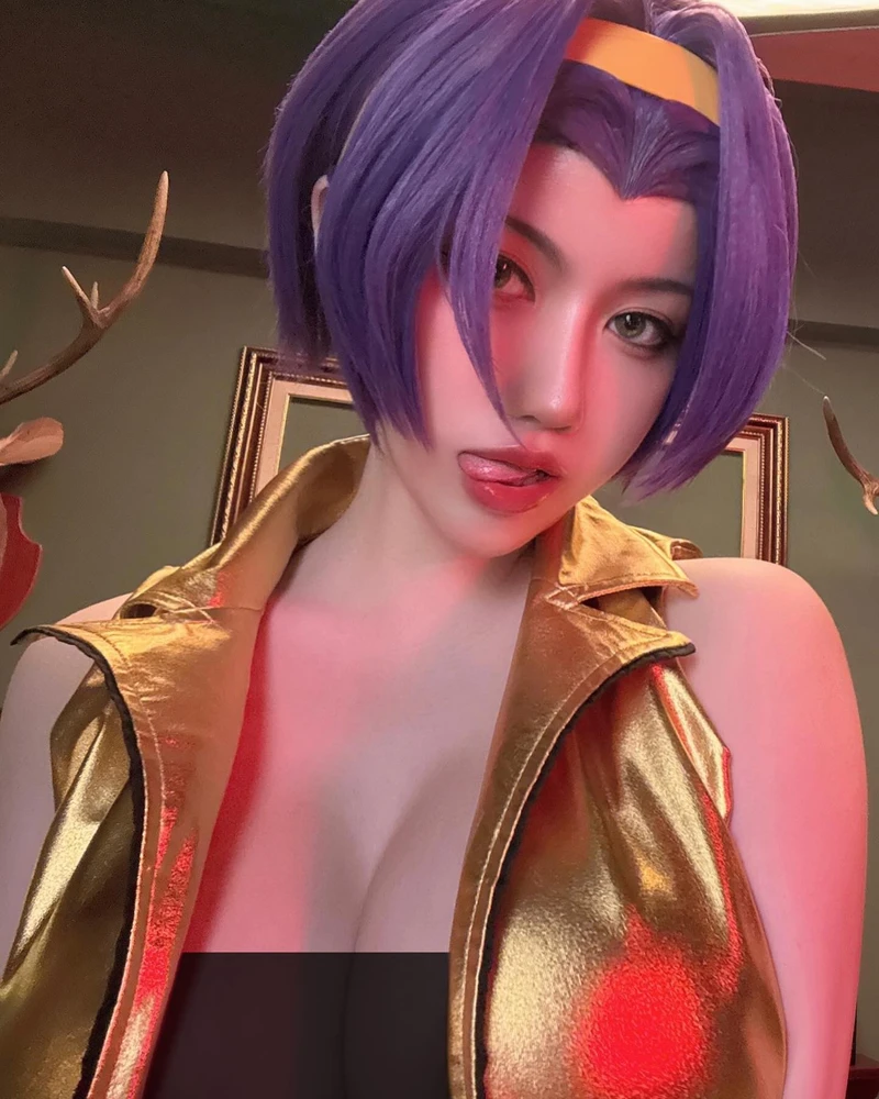 Ain Nguyen cosplay nhân vật game phong cách anime Nhật Bản