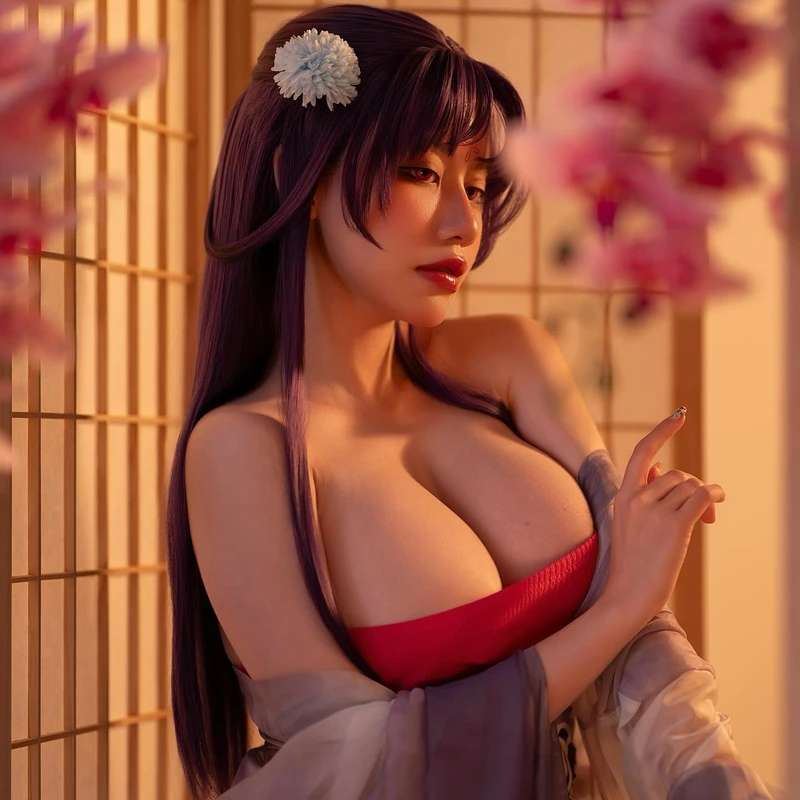 Ain Nguyen cosplay nhân vật nữ game cùng outfit cực đẹp