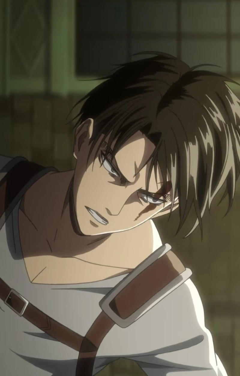 Ảnh Levi Ackerman đứng giữa nền thành phố cổ