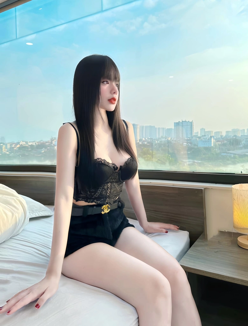 Ảnh cô Hương mặc đồ bơi mang nét duyên tự nhiên