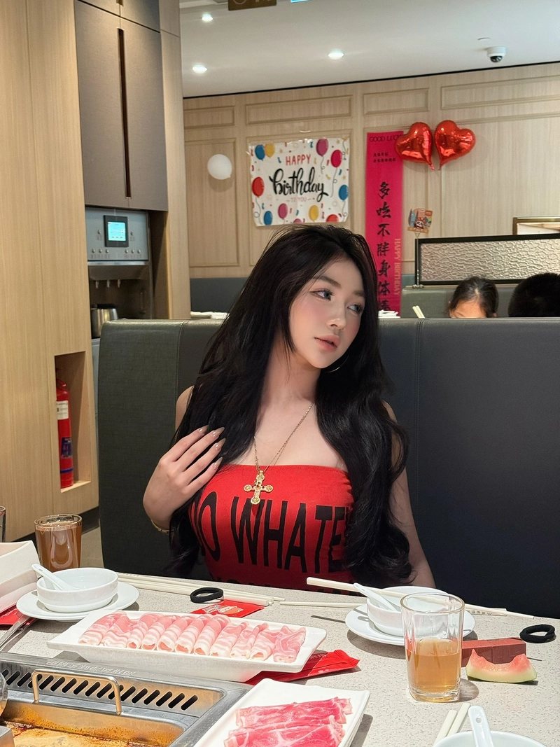 Ảnh hot girl Trần Hà Linh trong bikini nổi bật