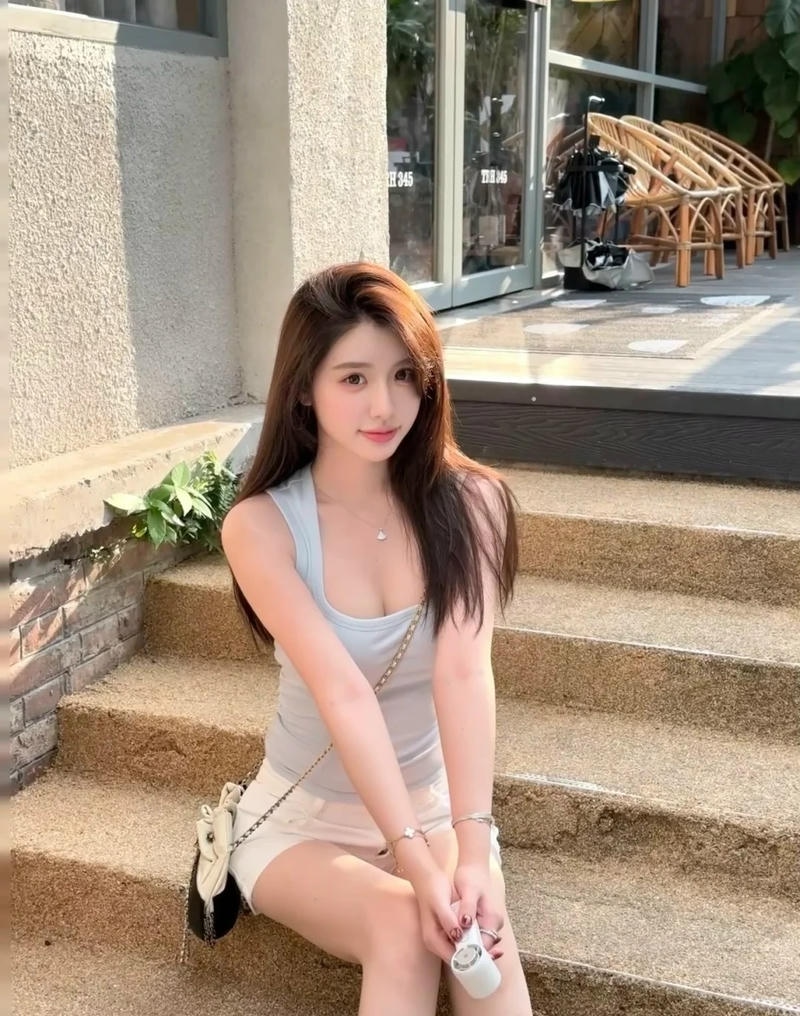 Ánh nhìn nhẹ nhàng cùng mái tóc dài mềm mại