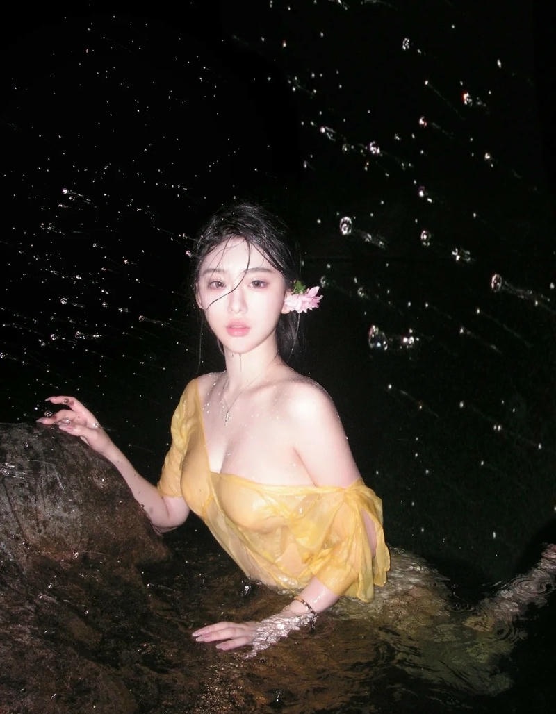 Ánh nhìn trong trẻo làm nổi bật gái xinh douyin