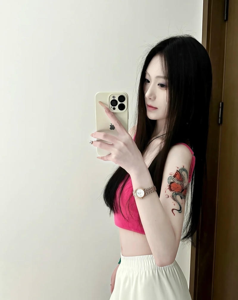Ánh sáng nhẹ làm tattoo nổi bật rõ nét