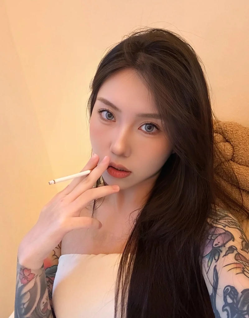 Biểu cảm cool ngầu mang vibe nổi loạn