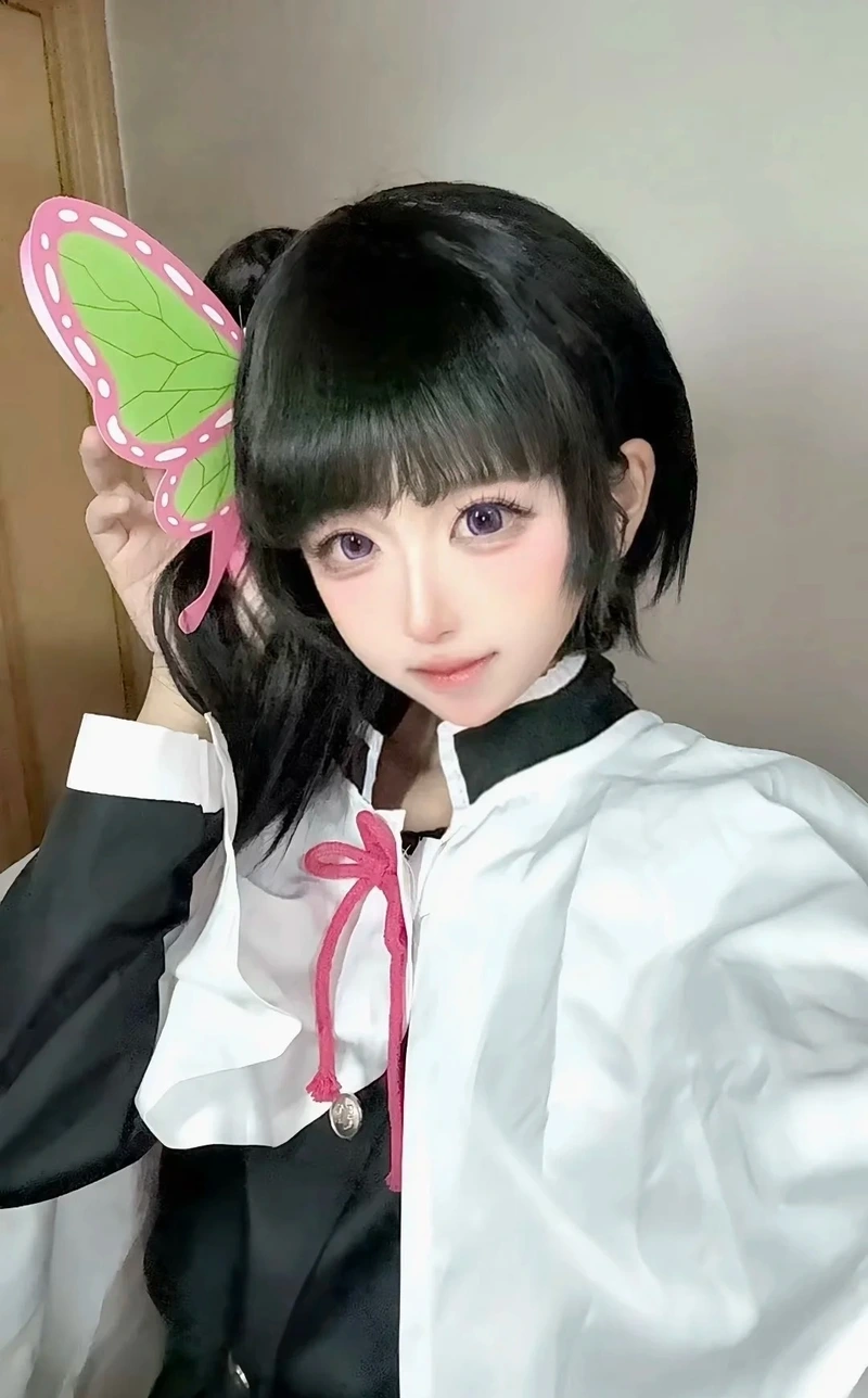 Biểu cảm dịu dàng của Cosplay Kanao nổi bật
