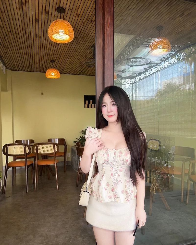 Body sexy của hot girl 2k3 mặc quần short