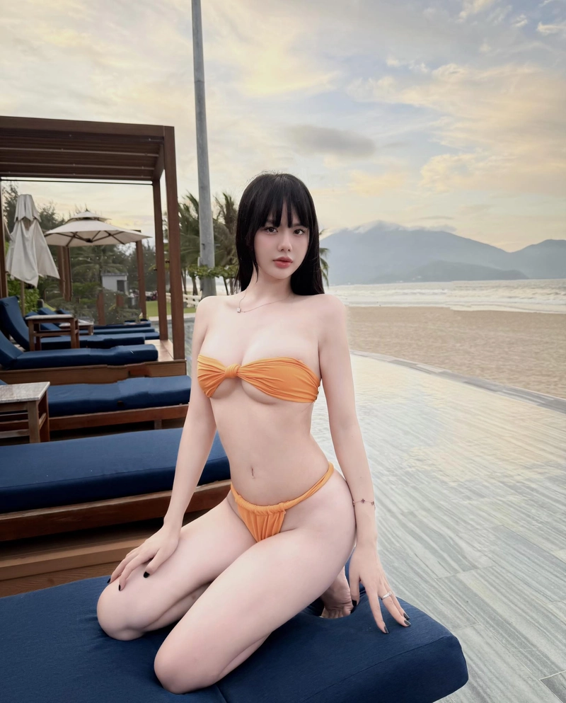 Cô giáo hương bikini mang hình ảnh tươi tắn đầy sức sống