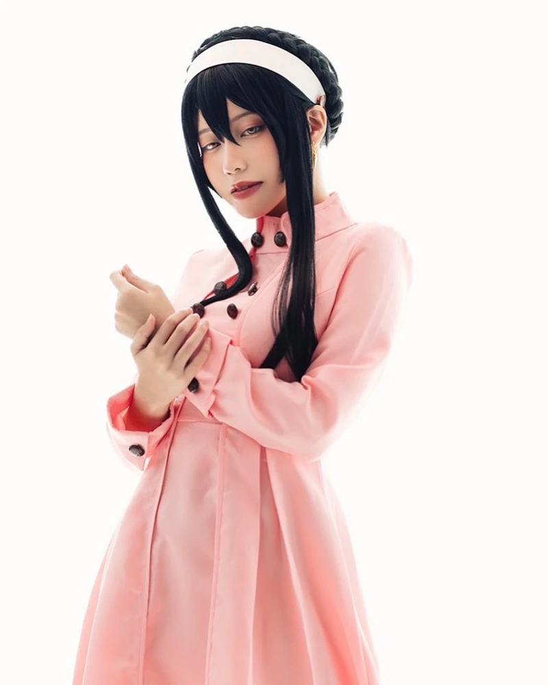 Cosplayer Ain Nguyencosplay ngoài trời phong cách anime Nhật Bản