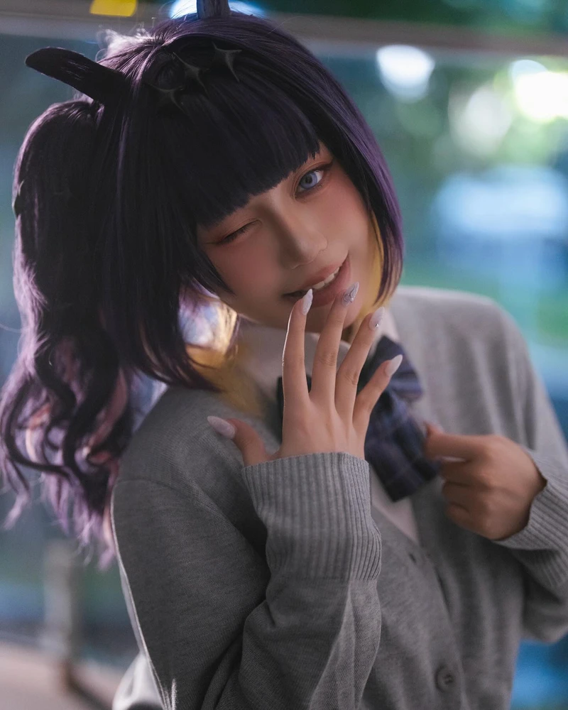 Dáng tạo pose của Ain Nguyen hợp concept cosplay game nữ