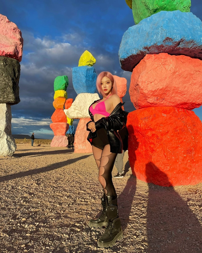 Dj Soda Bikini nổi bật với vẻ ngoài năng động