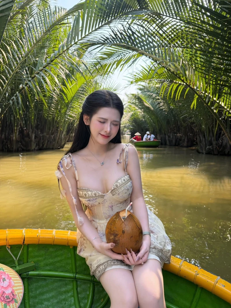 Gái trẻ 2k3 da mịn màng không tì vết