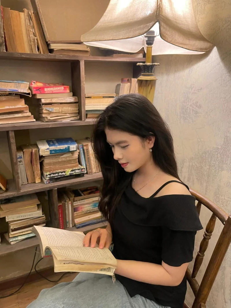 Gái trẻ 2k3 xinh đẹp diện váy ngắn sexy
