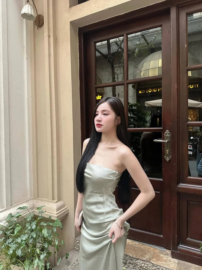 Gái xinh 2k3 diện đồ bơi khoe body chuẩn