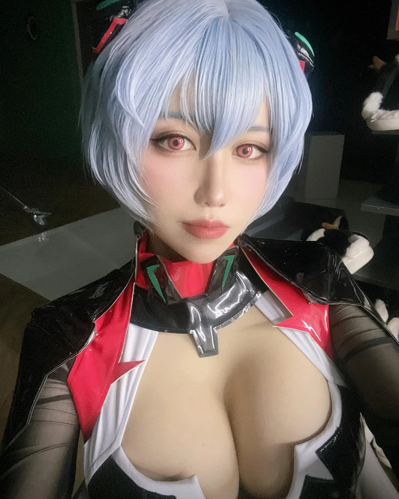Hình ảnh Ain Nguyen cosplay anime nữ với outfit cực nổi bật