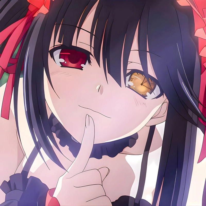 Hình ảnh anime Kurumi với mái tóc đen dài buộc lệch hai bên