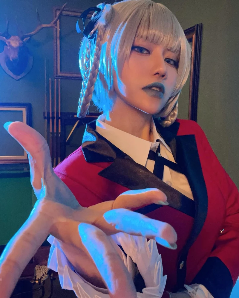 Hot girl Ain Nguyen cosplay nhân vật hoạt hình nữ ngầu